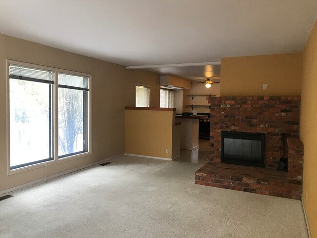 Building Photo - Cute and Cozy Westside Bungalow