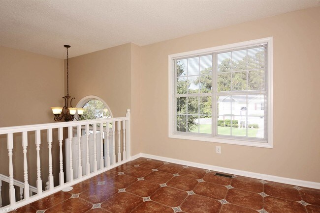 Building Photo - 4 br, 2 bath House - 12 Oak Crest Court