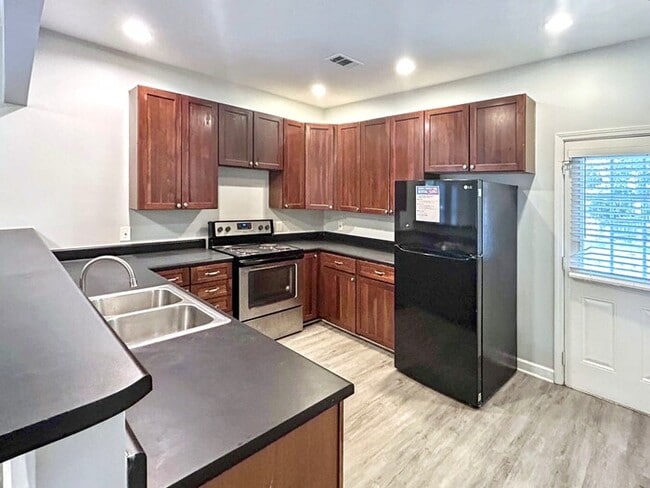 Foto del edificio - 992 Sims Ave NW