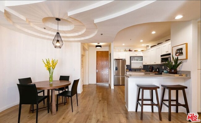 Foto del edificio - 12603 Moorpark St