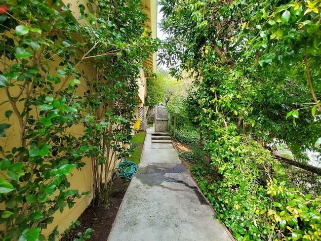 Building Photo - 6 Southridge Rd E