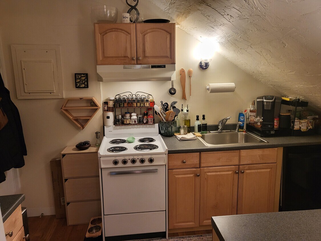 157 School St Unit 3, Wayland, MA 01778 Condo for Rent in Wayland, MA