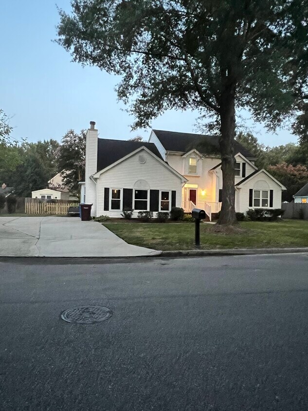 Primary Photo - 524 Flintlock Rd