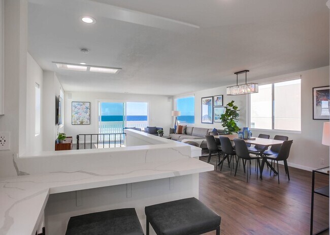 Building Photo - 3465 Ocean Front Walk