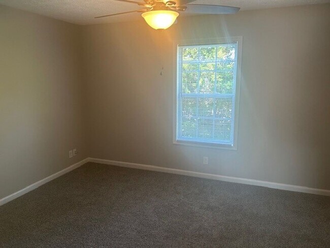 Foto del edificio - 822 Oak Arbor Ct
