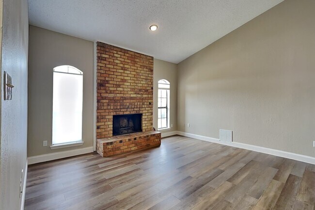 Building Photo - 6204 Alissa Dr