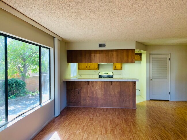 Main living area - 3060 Honolulu Ave