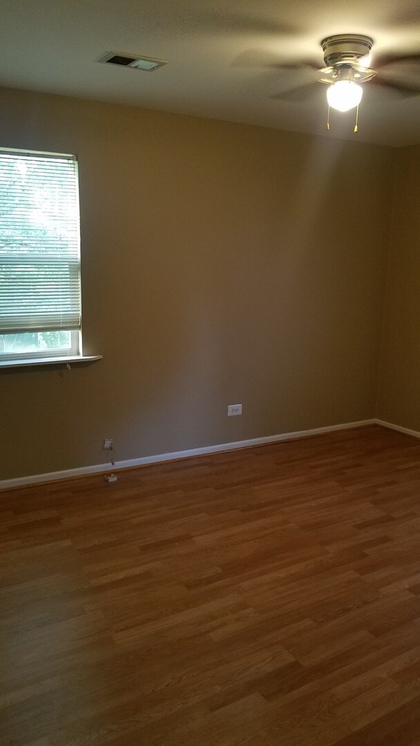 Foto del edificio - 14802 Cooper Ave