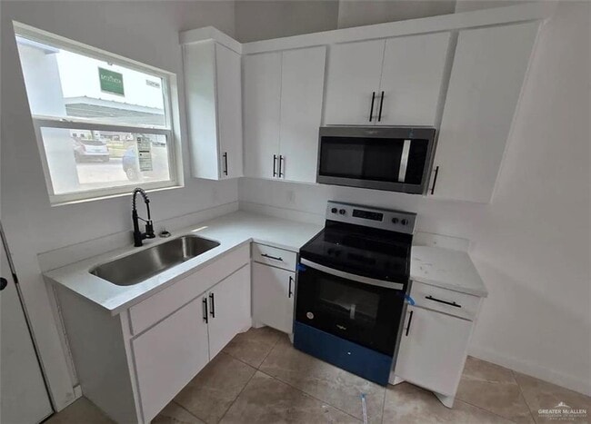 Building Photo - 15 Gastel Cir