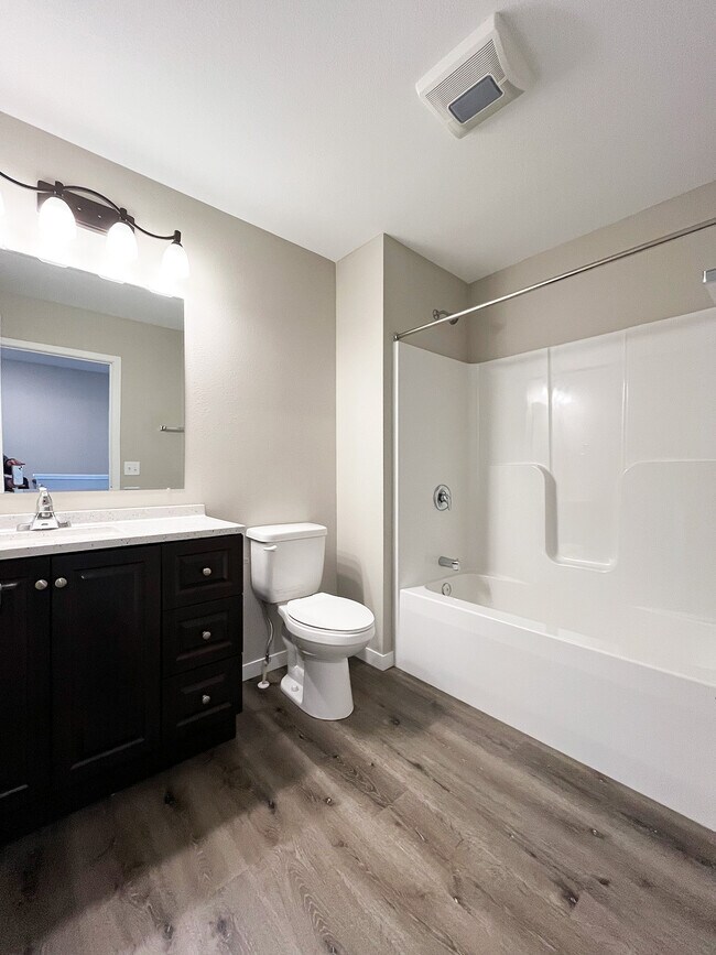 Foto del edificio - Timberwolf Townhomes