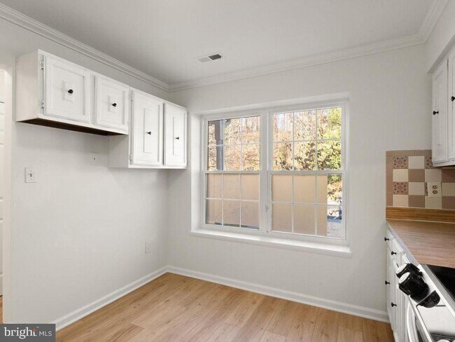 Building Photo - 15278 Cloverdale Rd