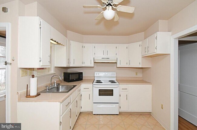 Building Photo - 254 Morris St