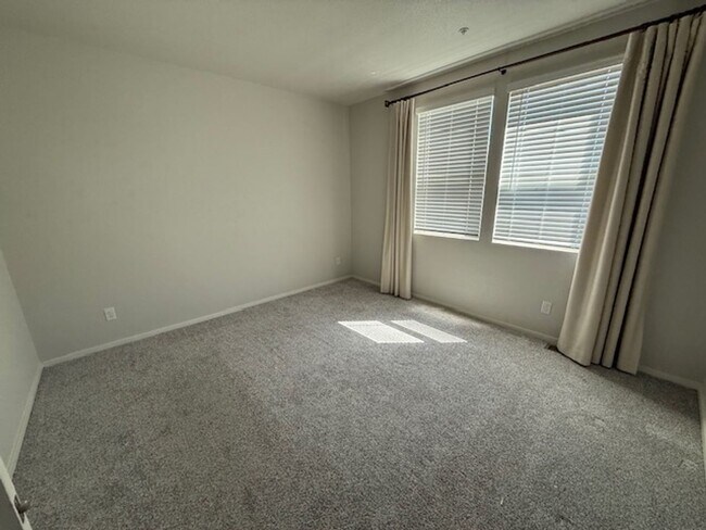 Foto del edificio - MOSAIC Townhome for rent in North Fort Collins!