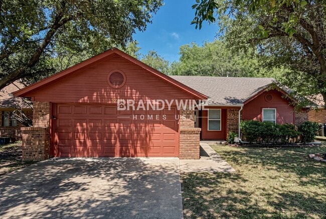 Building Photo - 5233 Hill Ridge Dr