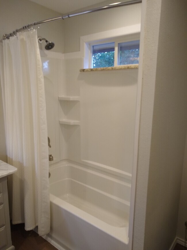 Foto del edificio - 725 N Powell Pkwy