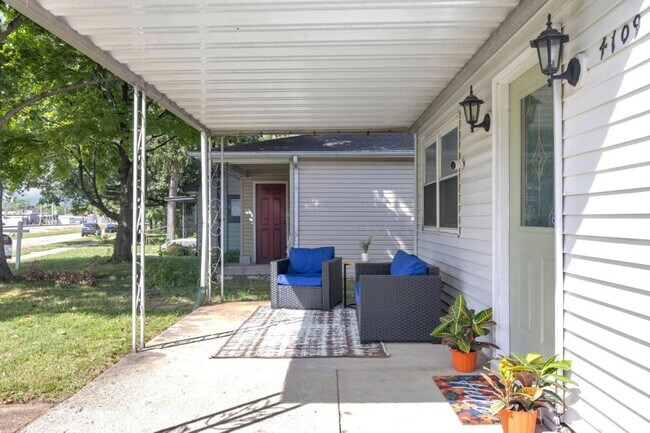 Foto del edificio - 4109 Weaver Ave