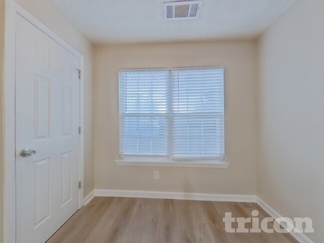 Building Photo - 110 Mason Ct