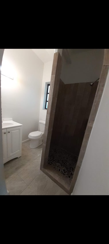 Building Photo - 120 3rd Ln