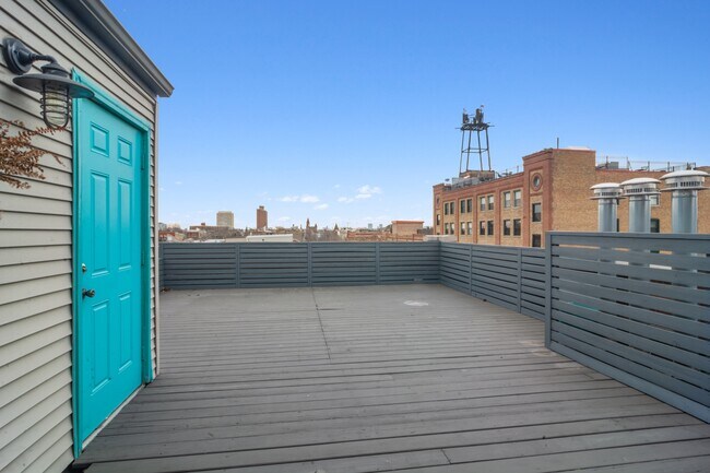 Building Photo - 1400 W Grand Ave
