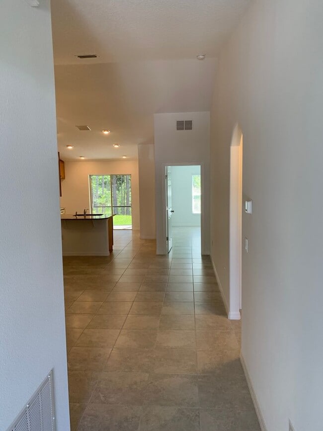Building Photo - 124 Plainview Dr