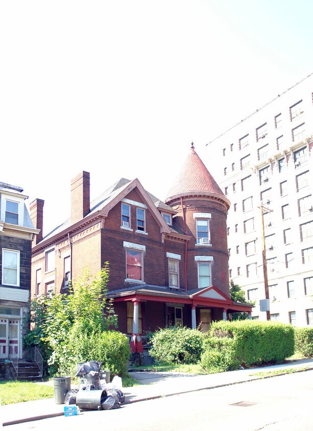 Primary Photo - 4404 Centre Ave