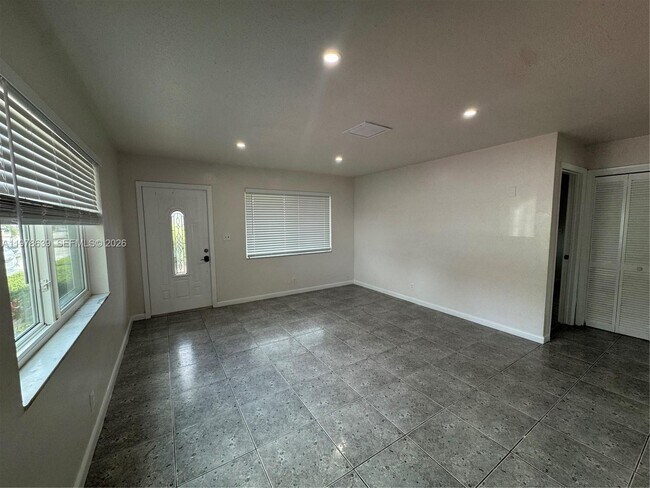 Foto del edificio - 6322 Eaton St