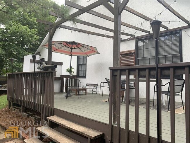 Foto del edificio - 325 Medridge Dr