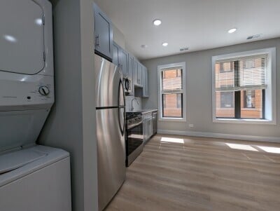 Building Photo - 441 W Belden Ave