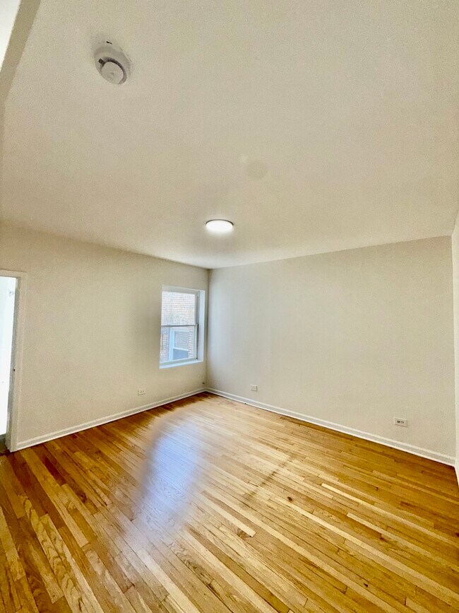 Foto del edificio - 7833 S Colfax Ave