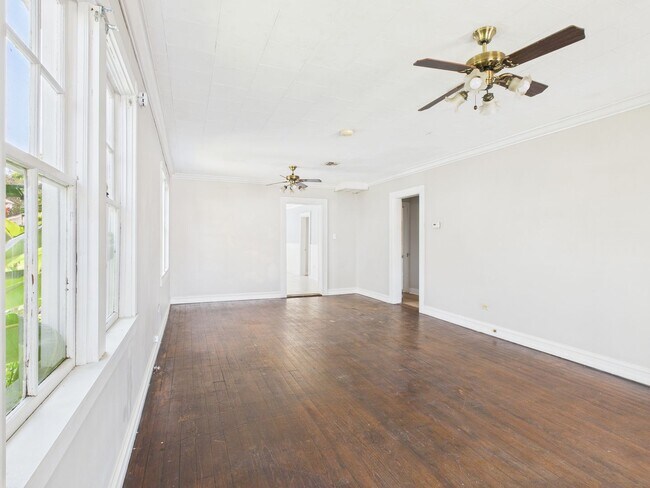 Foto del edificio - 3 Bedroom, 1 Bathroom NOW Available!