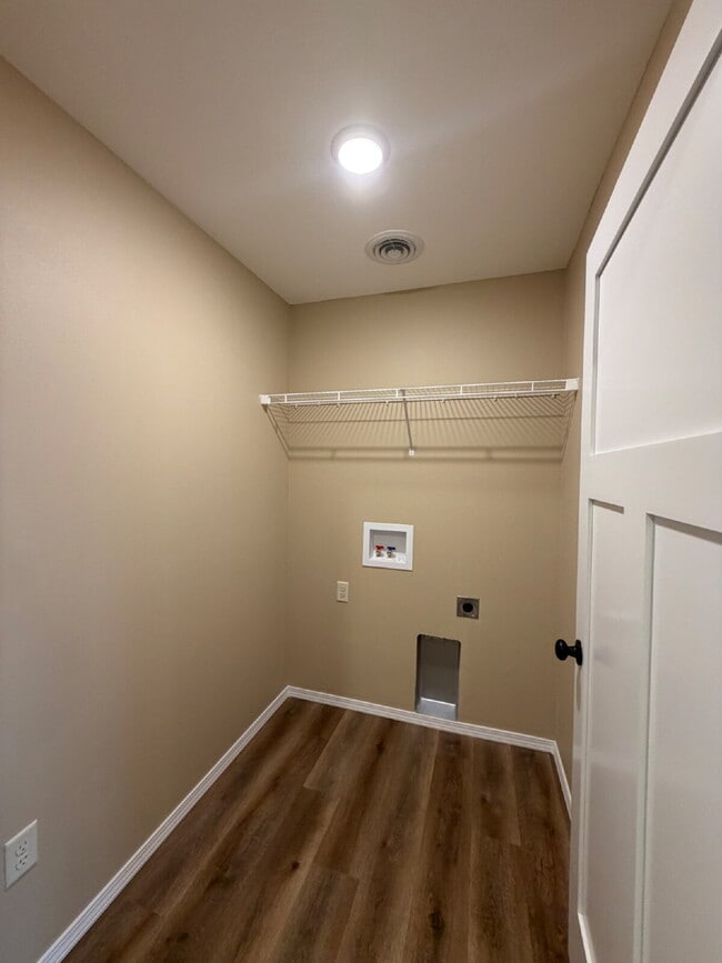 Building Photo - BRAND-NEW 4BR/2BA Duplex/Patio home with Garage - Available Now near Hollister, Schools