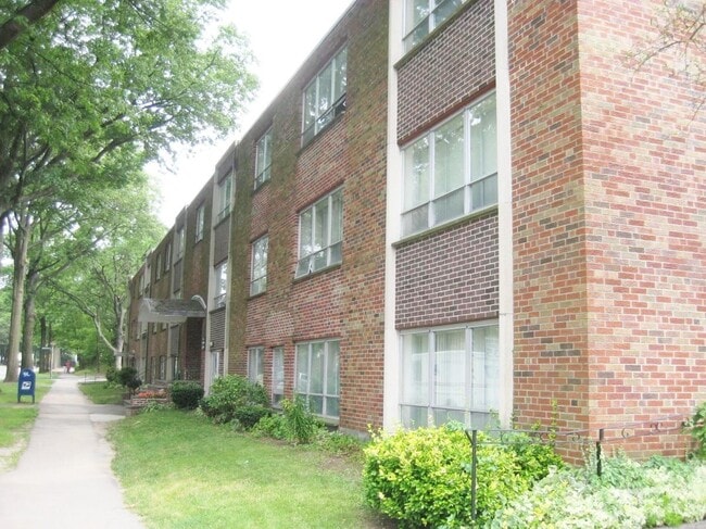 Building Photo - 530 VFW Pky