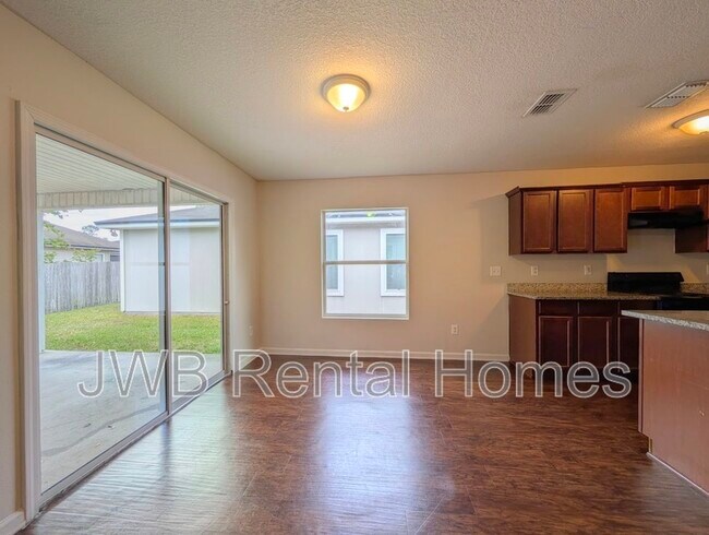 Foto del edificio - 5462 Village Pond Cir