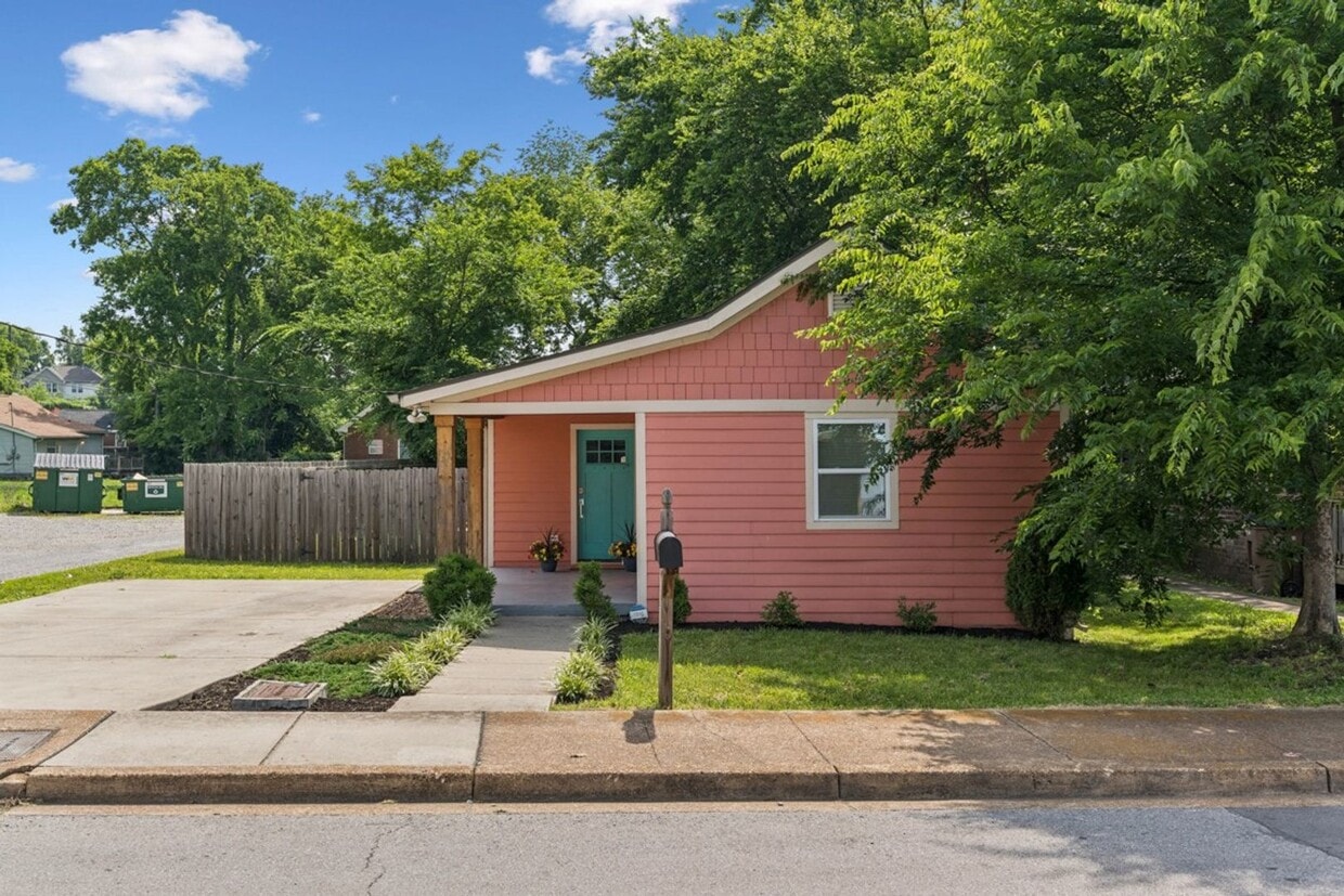 North Nashville Bungalow - North Nashville Bungalow