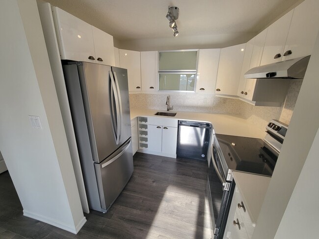 Building Photo - 9138-9183 83 Ave NW