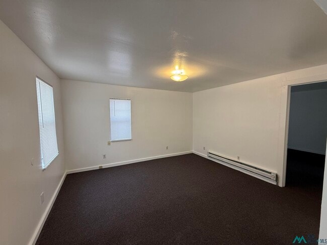 Building Photo - 211 W Chisum Ave