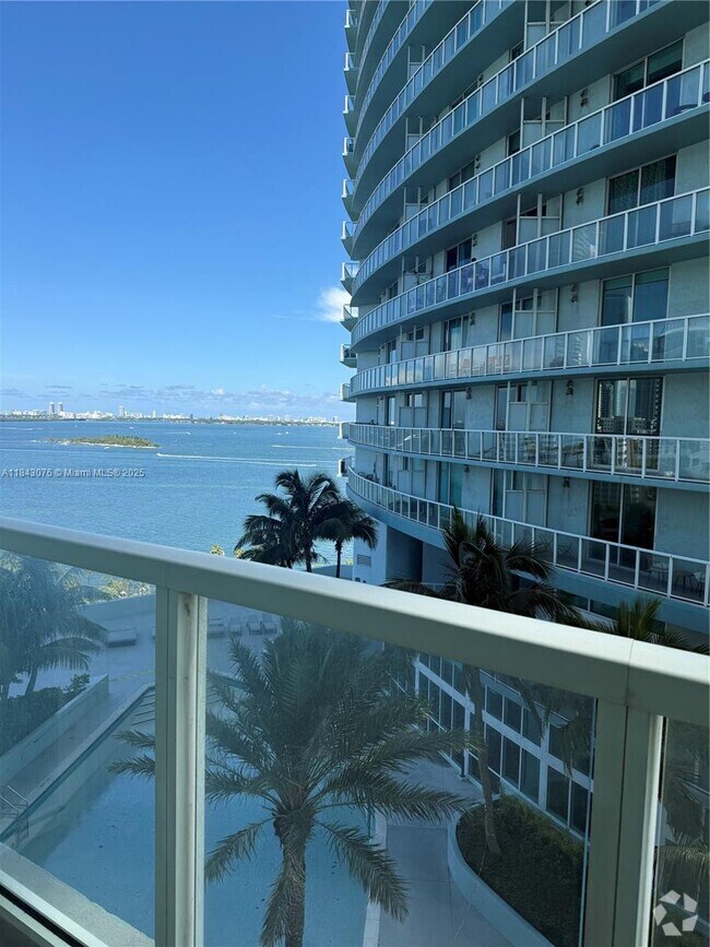Building Photo - 1900 N Bayshore Dr