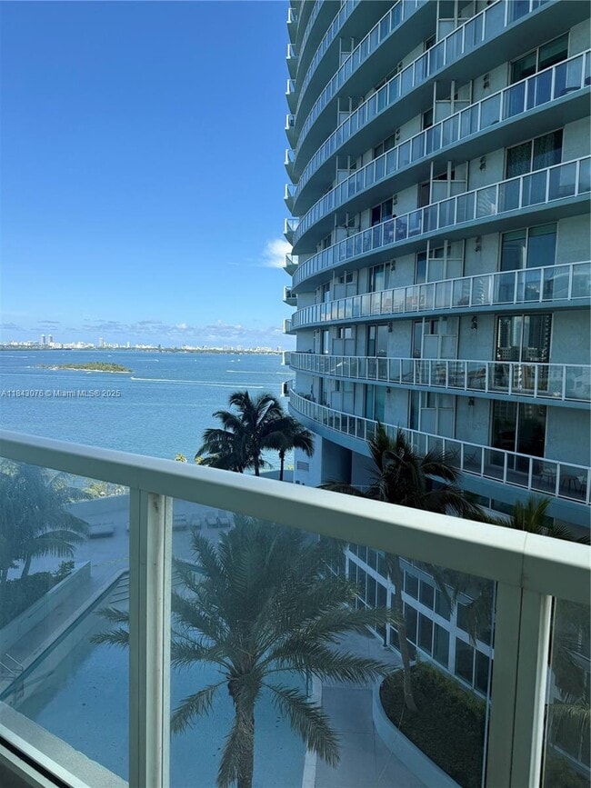 Building Photo - 1900 N Bayshore Dr
