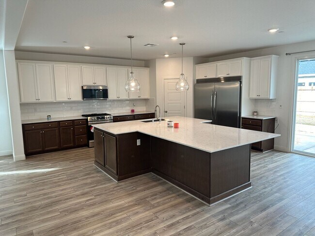 Foto del edificio - 112 E. TYLER AVE - 3 BEDROOM 2.5 BATH MAIN...