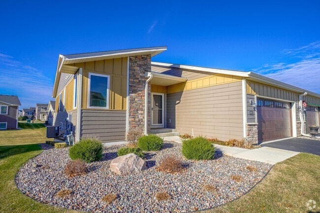 Building Photo - 10889 Retreat Ln