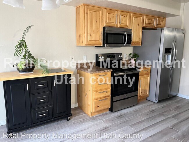 Foto del edificio - 4 br, 2.5 bath House - 695 S 800 W