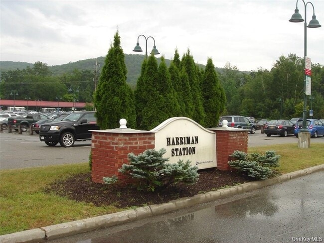 Building Photo - 13 Lake St