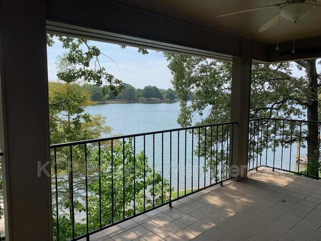 Foto del edificio - 2515 Lakeside Dr