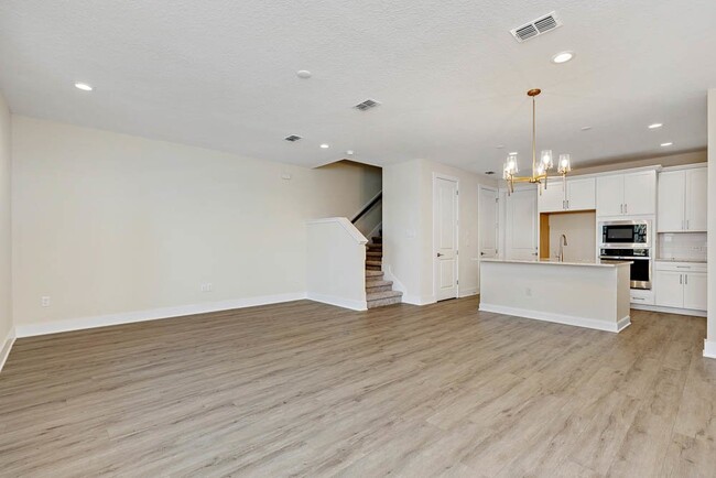 Building Photo - Nocatee Townhouse in West End!