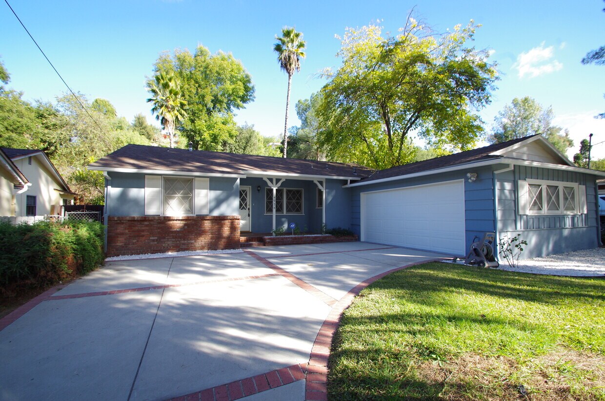 Primary Photo - 4974 Reforma Rd