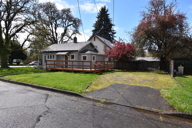 Building Photo - Cozy 2-Bedroom Home Near West Albany High School!
