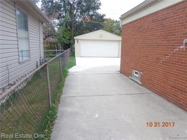 Foto del edificio - 5943 Whitefield St