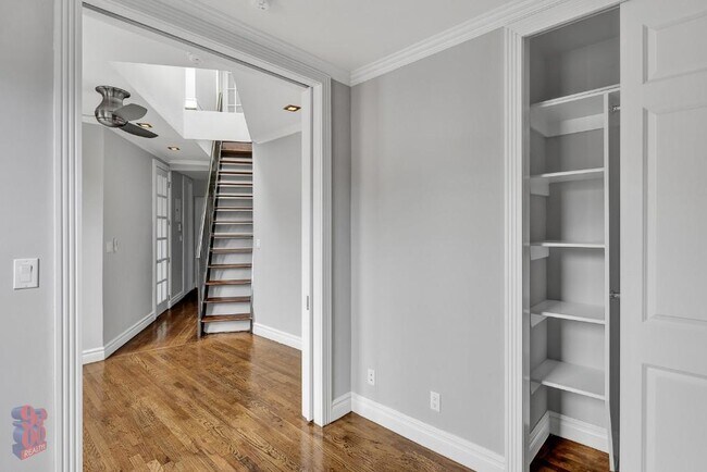 Foto del edificio - 410 E 13th St
