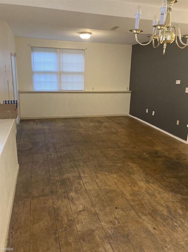 Building Photo - 3 br, 1 bath Duplex - 610 S Fawn St