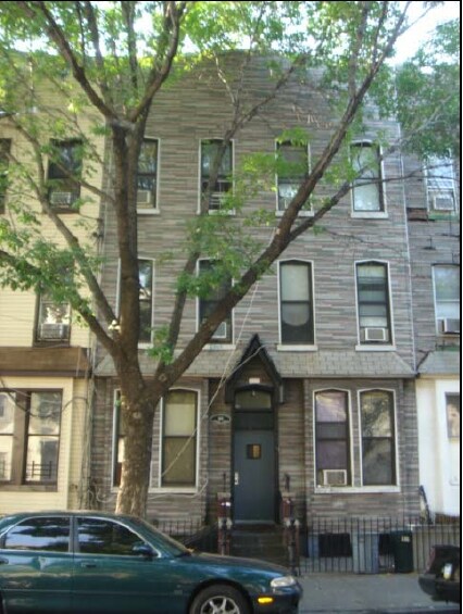 Foto principal - 369 Menahan St